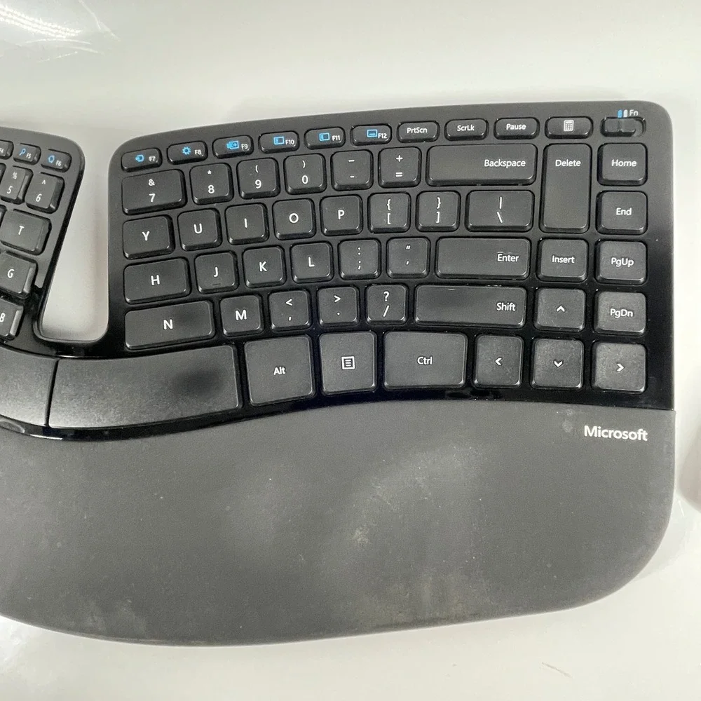 NO KEY Microsoft Sculpt Ergonomic Keyboard 1559 Black Wireless Split Keypad